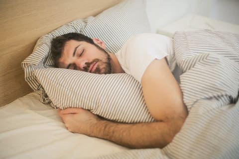 ¿Por qué babeo al dormir?